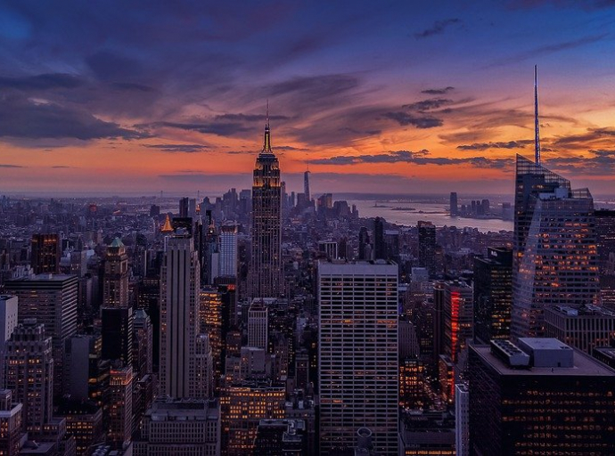 Notte nella città di cui sono fatti i sogni: New York. Il viaggio del poeta in un luogo unico 
